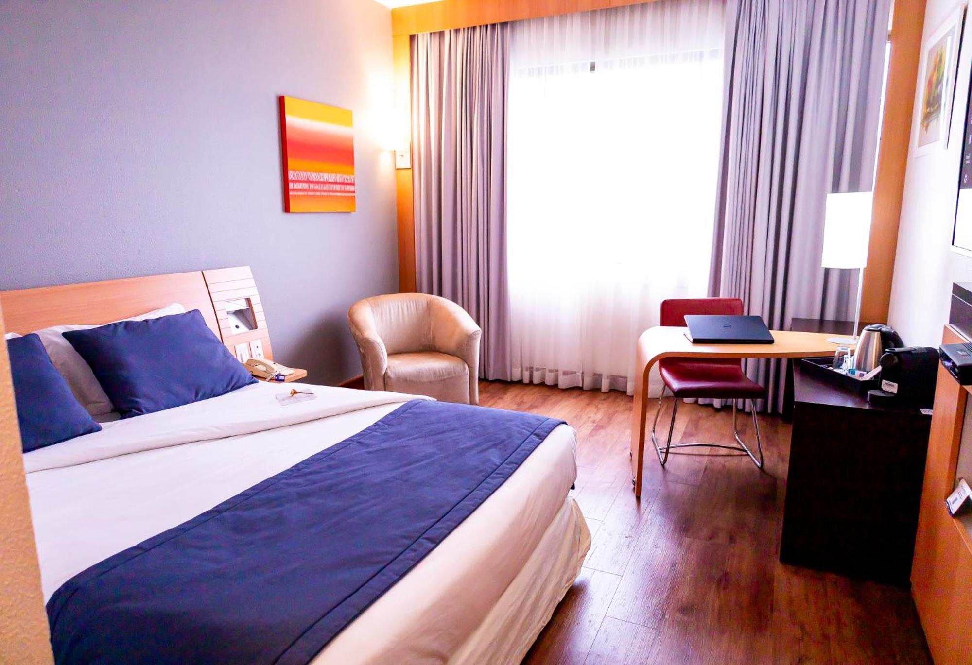 Novotel Porto Alegre Tres Figueiras Екстериор снимка